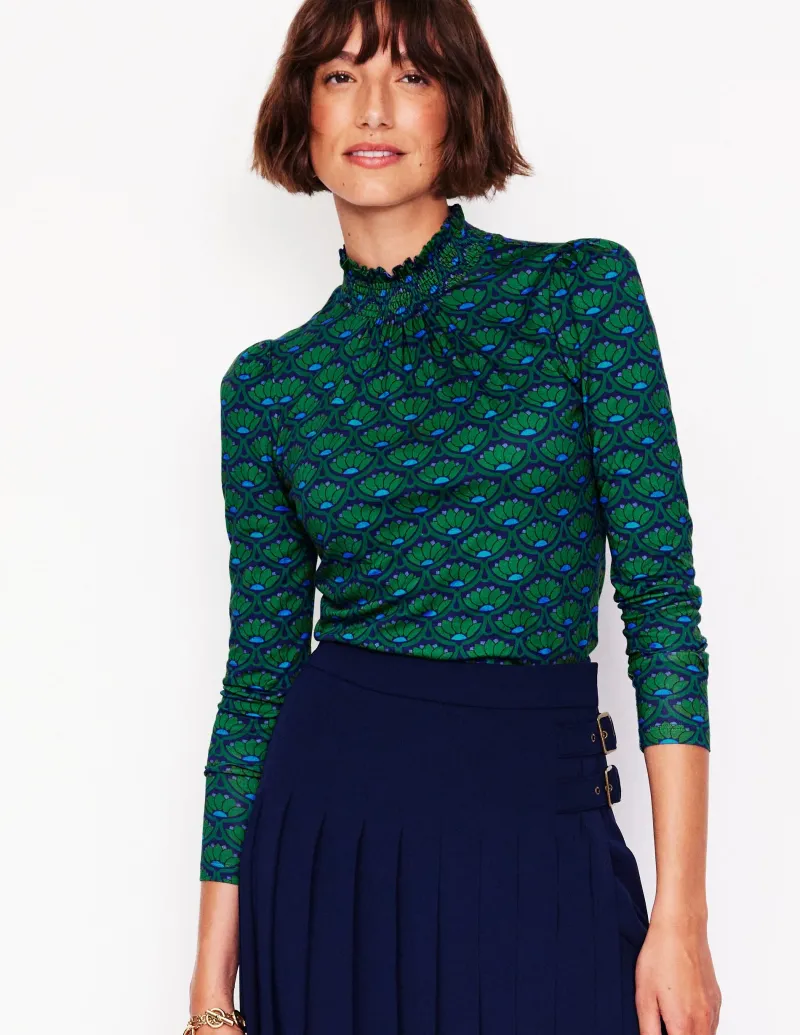 Oberteile | T-shirts & Tops | Boden Bedrucktes Oberteil mit gesmoktem Ausschnitt-Arctic Baubles ArcticBaubles