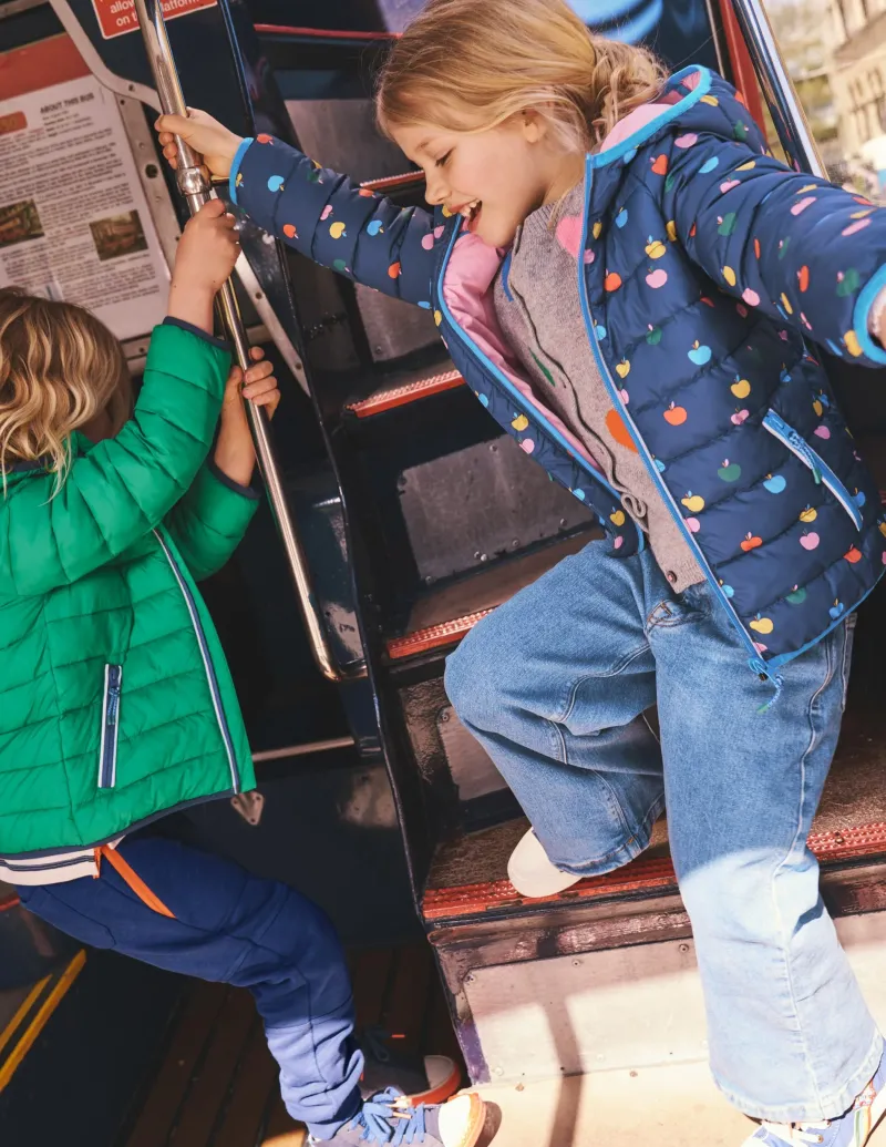 Mäntel & Jacken | Boden Bequem verstaubare, wattierte Jacke-Schuluniform-Marineblau Regenbogen Äpfel Schuluniform-MarineblauRegenbogenÄpfel