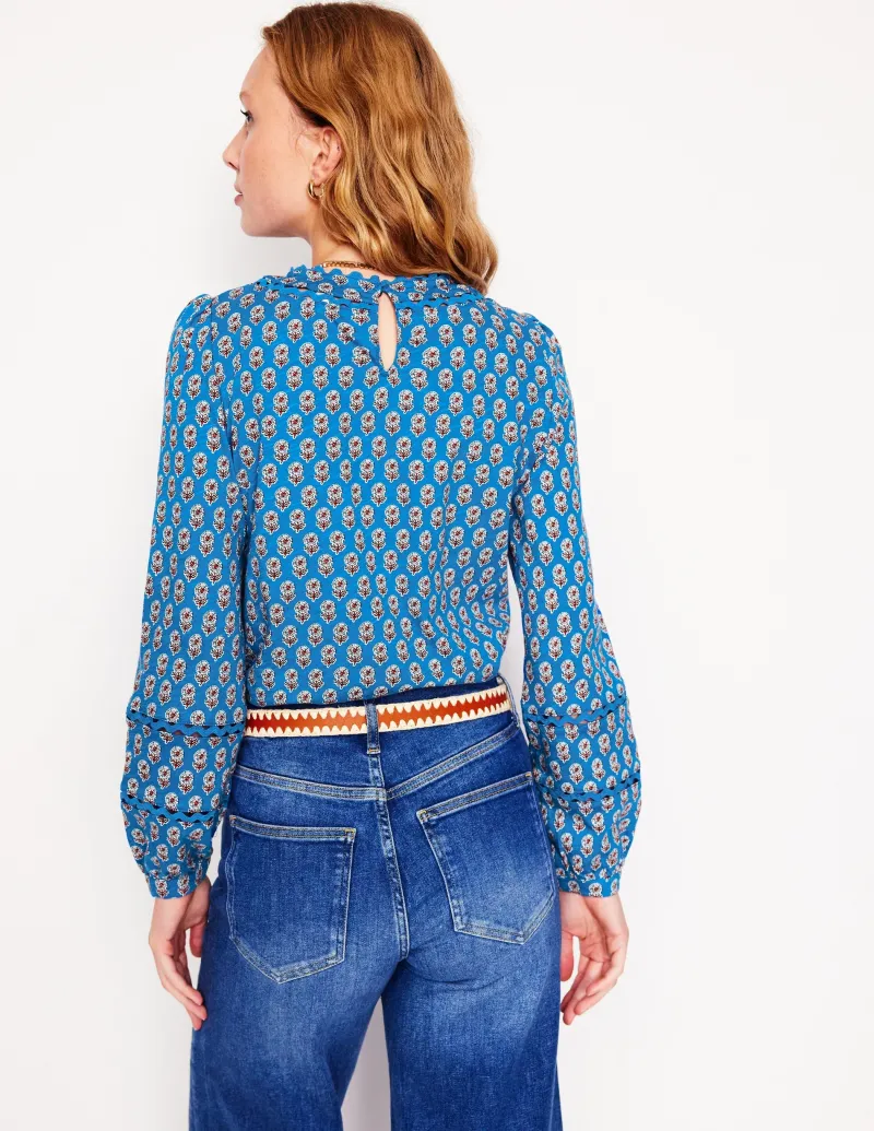 T-shirts & Tops | Oberteile | Boden Daisy Langärmeliges Oberteil-Galerieblau, Kamelienstempel Galerieblau,Kamelienstempel