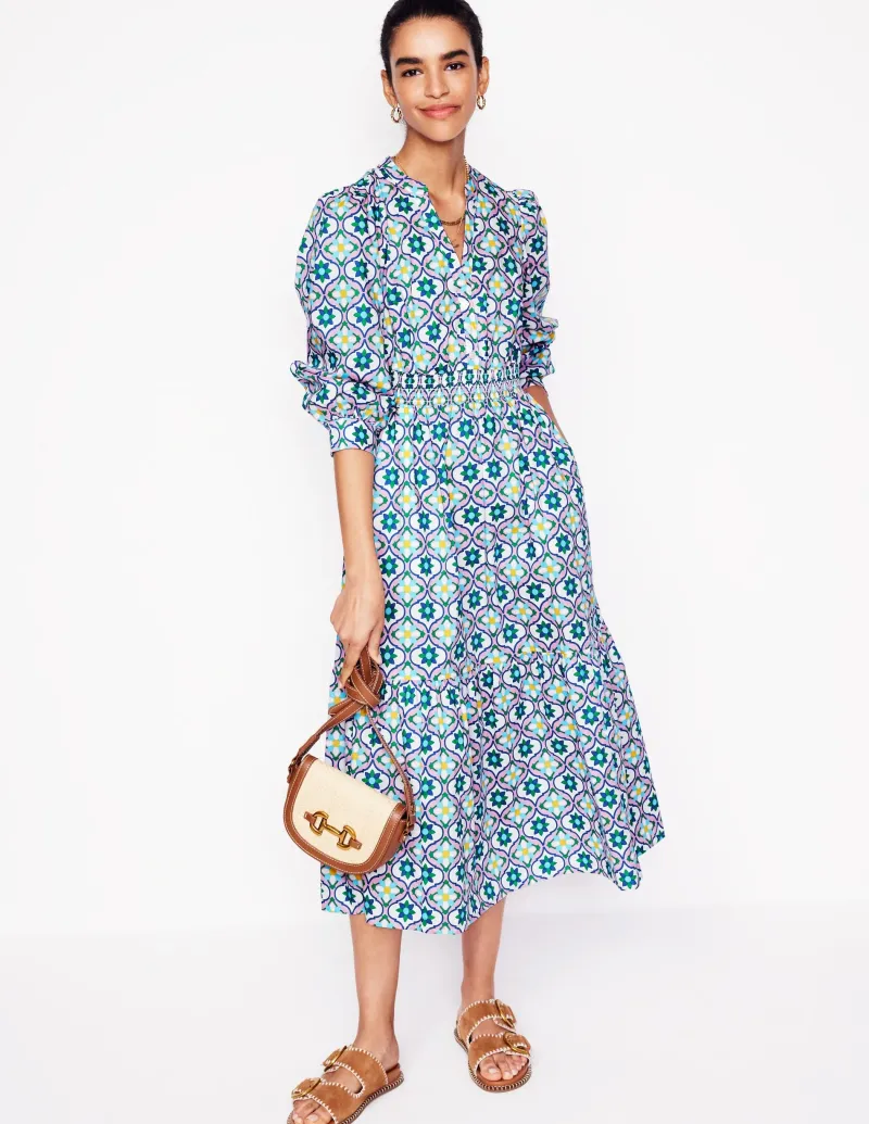 Midi | Kleider & Jumpsuits | Boden Elena Gestuftes Midikleid aus Baumwolle-Bunt, Geblümte Kachel Bunt,GeblümteKachel