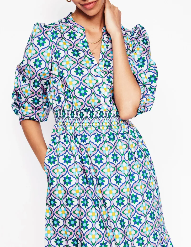 Midi | Kleider & Jumpsuits | Boden Elena Gestuftes Midikleid aus Baumwolle-Bunt, Geblümte Kachel Bunt,GeblümteKachel