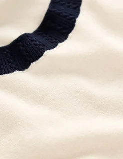 Nachtwäsche & Schlafanzüge | Pullover & Strickjacken | Boden Emilia Baumwoll-T-Shirt mit Rundhalsausschnitt-Warmes Naturweiß, Marineblau WarmesNaturweiß,Marineblau