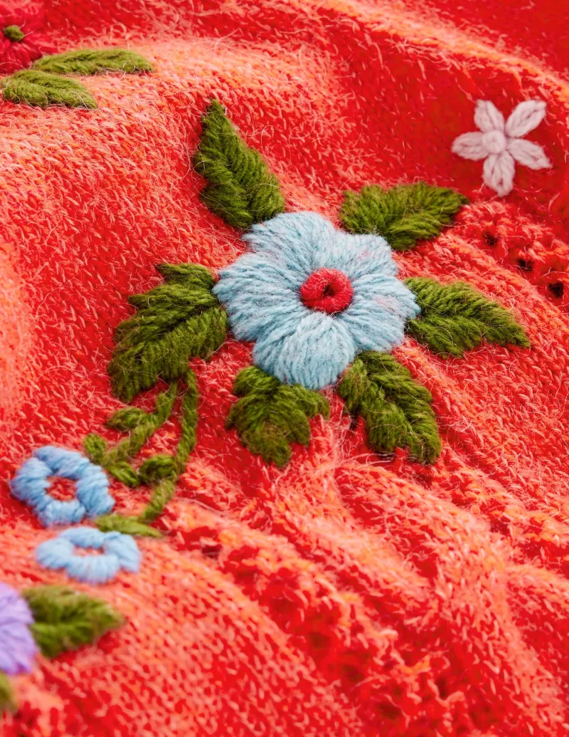 Pullover & Strickjacken | Boden Flauschige Strickjacke mit Stickerei- Knallrot
