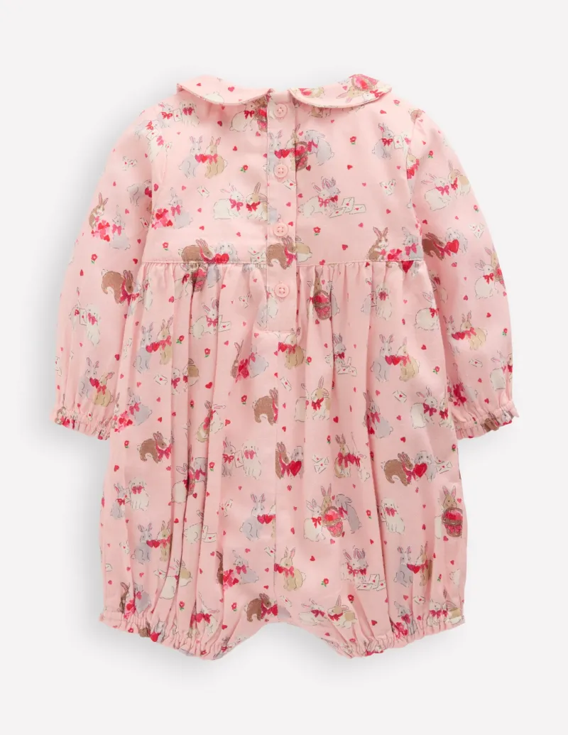 Strampler & Spielanzüge | Boden Gesmokter Strampler-Rosa Liebeshasen
