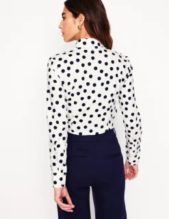 Oberteile | Hemden | Boden Saskia Stretch-Baumwollhemd-Naturweiß und Marineblau, Abstrakte Punkte NaturweißundMarineblau,AbstraktePunkte