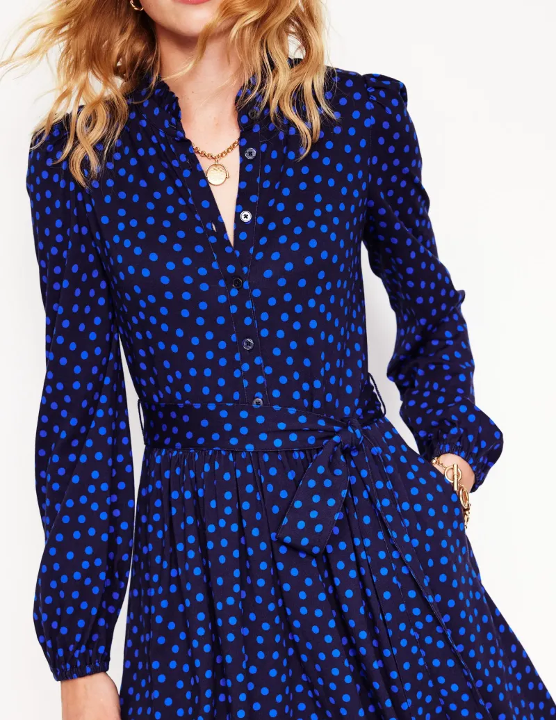 Kleider & Jumpsuits | Knielang | Boden Willow Kurzes Hemdblusenkleid mit Rüschen-Französisches Marineblau, Abstrakte Punkte FranzösischesMarineblau,AbstraktePunkte